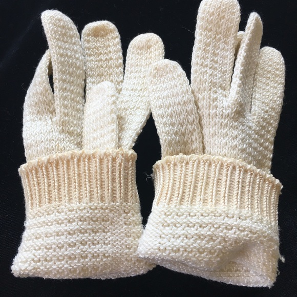 Vintage creamy ivory hand made gloves. Small - Picture 5 of 7